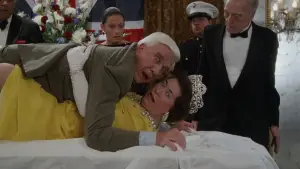 Задник к фильму "Голый пистолет: Из полицейских архивов" #637871