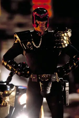 Постер к фильму "Судья Дредд" #682143