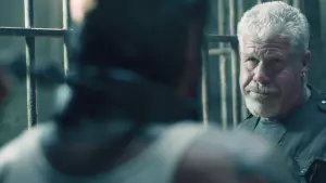 Задник к фильму "Святым тут не место" #335953