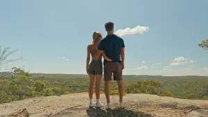 Задник к фильму "Кто угодно, кроме тебя" #575410