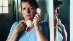 Задник к фильму "Тайны и ложь" #207318