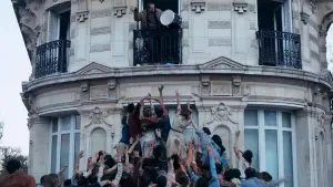 Видео к фильму Париж. Город Zомби | Official US Trailer