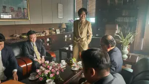 Задник к фильму "Лобби" #535106