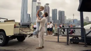 Задник к фильму "Кто угодно, кроме тебя" #575447