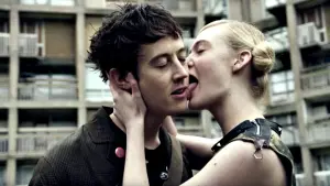 Задник к фильму "Как разговаривать с девушками на вечеринках" #306841