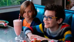 Задник к фильму "Неуязвимый мальчик" #605767