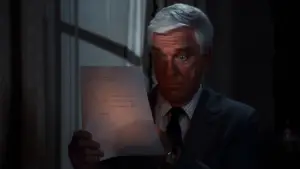 Задник к фильму "Голый пистолет: Из полицейских архивов" #637909