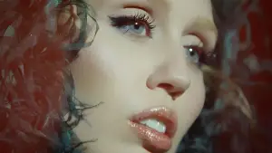 Задник к фильму "Майли Сайрус: Нечто красивое" #713915