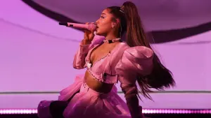 Задник к фильму "Ариана Гранде: excuse me, i love you" #440205