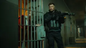 Задник к фильму "Тайлер Рейк: Операция по спасению 2" #169673