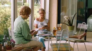 Задник к фильму "Подальше от тебя" #303626