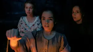 Задник к фильму "Улица Страха. 3 часть: 1666" #236583