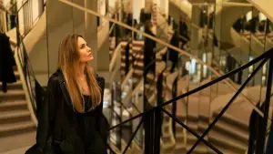 Видео к фильму Кутюр | Official International Trailer