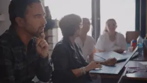 Задник к фильму "Le Dilemme d