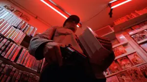 Задник к фильму "Истекающий кровью" #691528