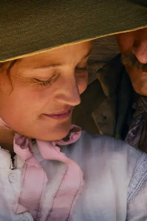 Постер к фильму "Мёртвые не причиняют боли" #442576