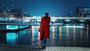 Задник к фильму "Молодая женщина" #741501