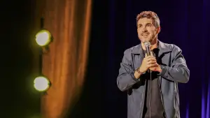 Задник к фильму "Mark Normand: None Too Pleased" #772606