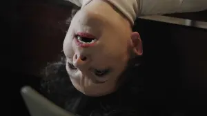 Задник к фильму "Immerhin: Die Kunst, die Kunst" #198120