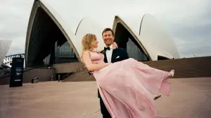 Задник к фильму "Кто угодно, кроме тебя" #575424