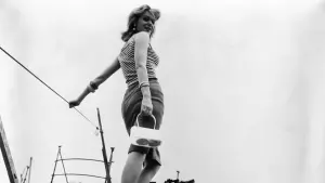 Задник к фильму "Никогда в воскресенье" #483907