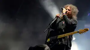 Задник к фильму "The Cure: The Show Of A Lost World (Troxy Live 2024)" #932191