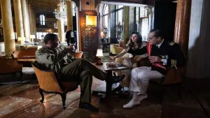 Задник к фильму "За рекой, в тени деревьев" #341188