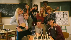 Видео к фильму Checkmates | Menudas Piezas (2024) Teaser Tr&aacute;iler Oficial