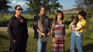 Задник к фильму "Параллельные матери" #259575