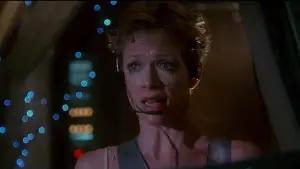 Задник к фильму "Турбулентность" #654066