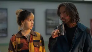 Задник к фильму "Все меня любят, когда я мертв" #635002