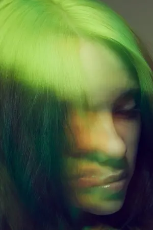 Постер к фильму "Билли Айлиш: слегка размытый мир" #349661