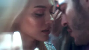 Видео к фильму Не уходи | Official Trailer [Subtitled]