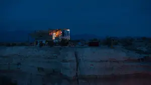 Задник к фильму "Бедный мальчик" #700121