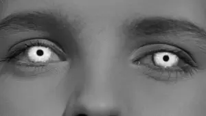 Задник к фильму "Деревня проклятых" #234127