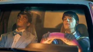 Видео к фильму Парень с того света | трейлер английской комедии-ужасов ПАРЕНЬ С ТОГО СВЕТА, в кино с 23 марта