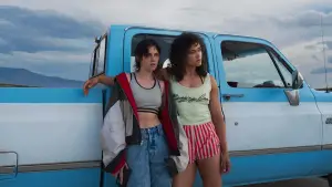 Задник к фильму "Любовь истекает кровью" #556692