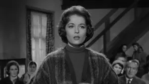 Задник к фильму "Деревня проклятых" #234129