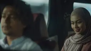 Задник к фильму "La Tahzan: Cinta, Dosa, Luka..." #672843