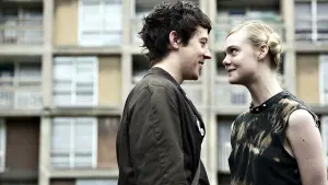 Задник к фильму "Как разговаривать с девушками на вечеринках" #306845