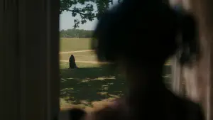 Задник к фильму "Женщина во дворе" #612767