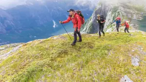 Задник к фильму "Восхождение на Палец Дьявола" #736313