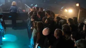 Задник к фильму "Хэллоуин заканчивается" #504277