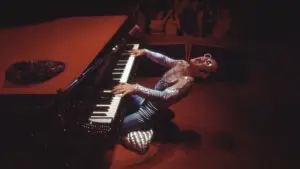 Задник к фильму "Elton John: Never Too Late" #792372