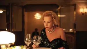 Задник к фильму "Треугольник печали" #326667