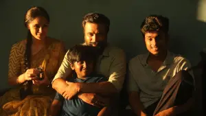 Задник к фильму "டூரிஸ்ட் ஃபாமிலி" #623548