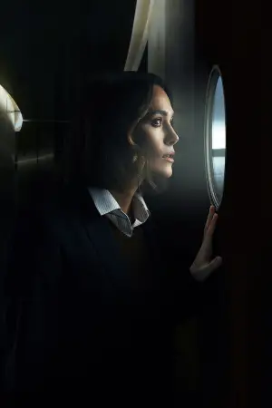 Постер к фильму "Девушка из каюты № 10" #573098