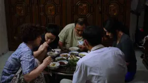 Задник к фильму "Отель «Птичья клетка»" #489964