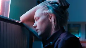 Задник к фильму "Ниже её губ" #262572