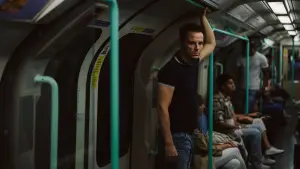 Задник к фильму "Мы все чужие" #189626